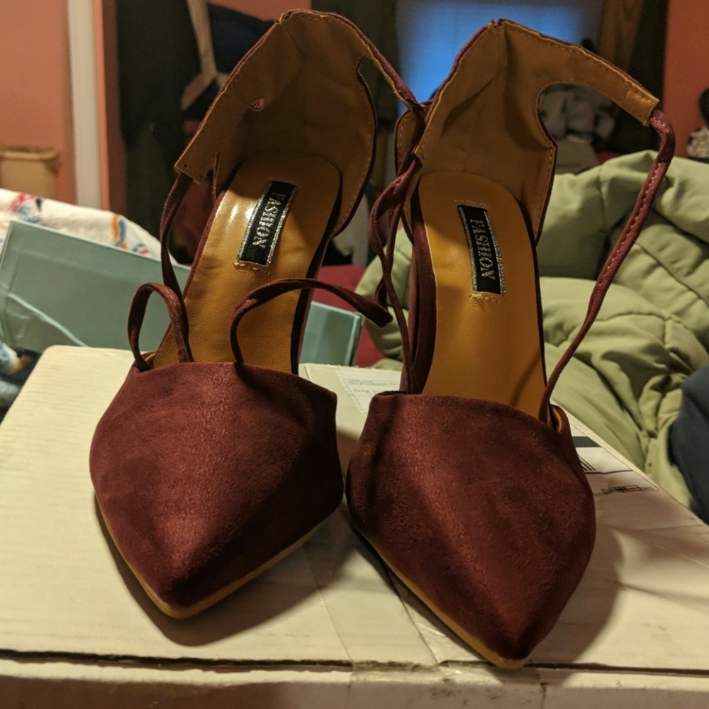 Pointed heels - Picture 3 of 4